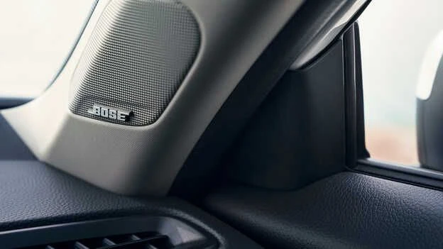 12 Immersive BOSE Speakers
